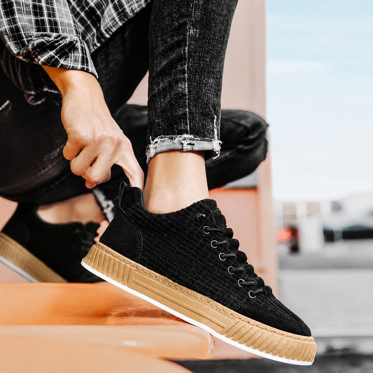 Jonas - Men's Orthopedic Quilted Low-Top Lace-Up Sneakers