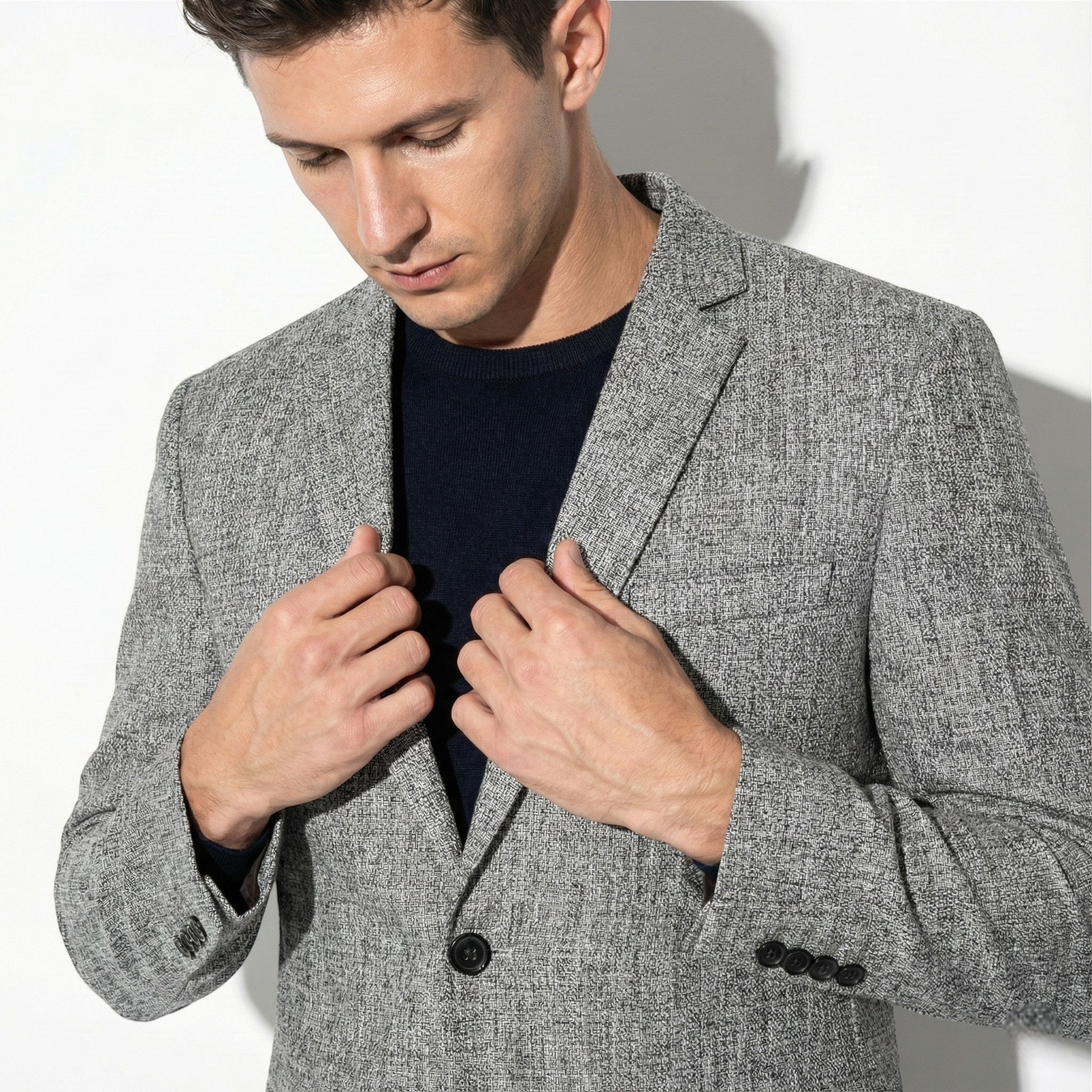 Men’s Slim Fit Textured Blazer with Two-Button Closure and Flap Pockets