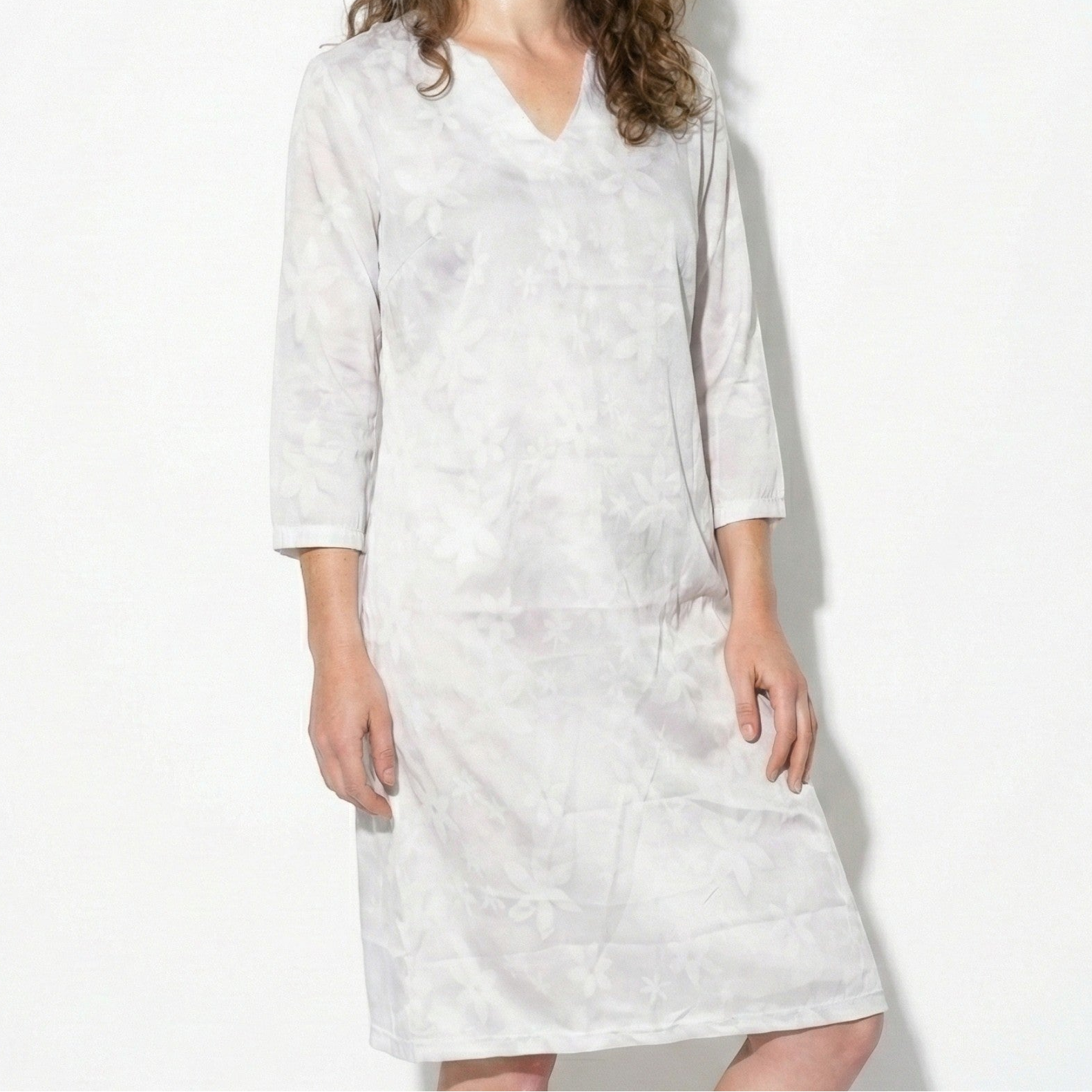 Amber - Women's Floral V-Neck Midi Dress with Half Sleeves