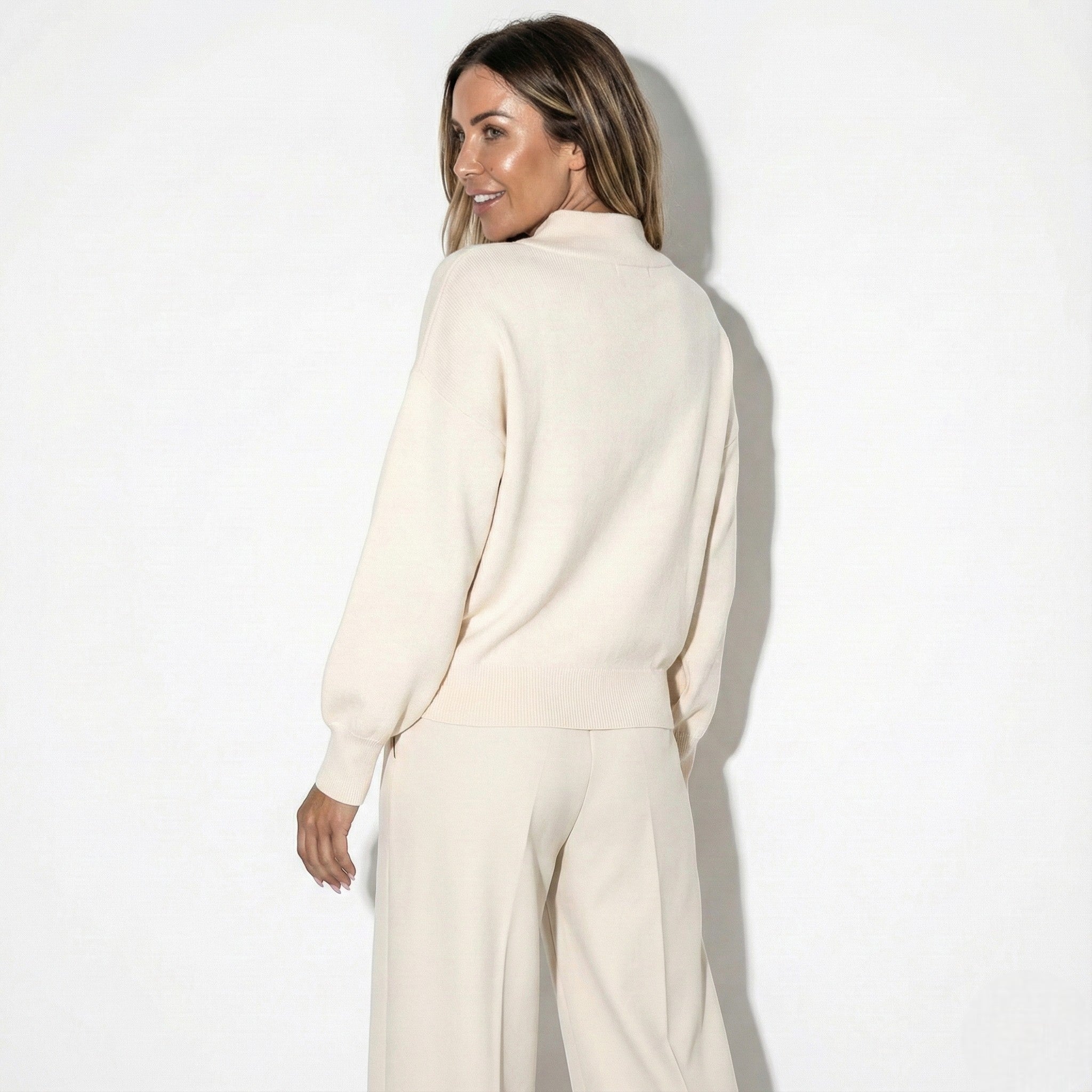 Elsa – Women’s Loungewear Set with Crew Neck and Cuffed Pants