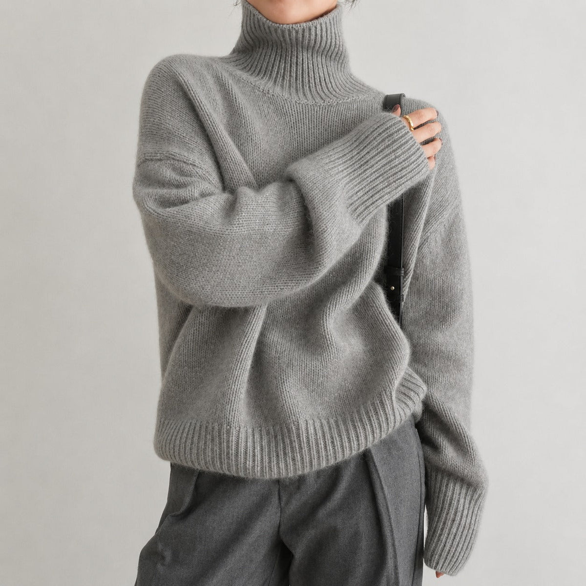 Sophie - Women's Turtleneck Oversized Knit Sweater with Ribbed Cuffs