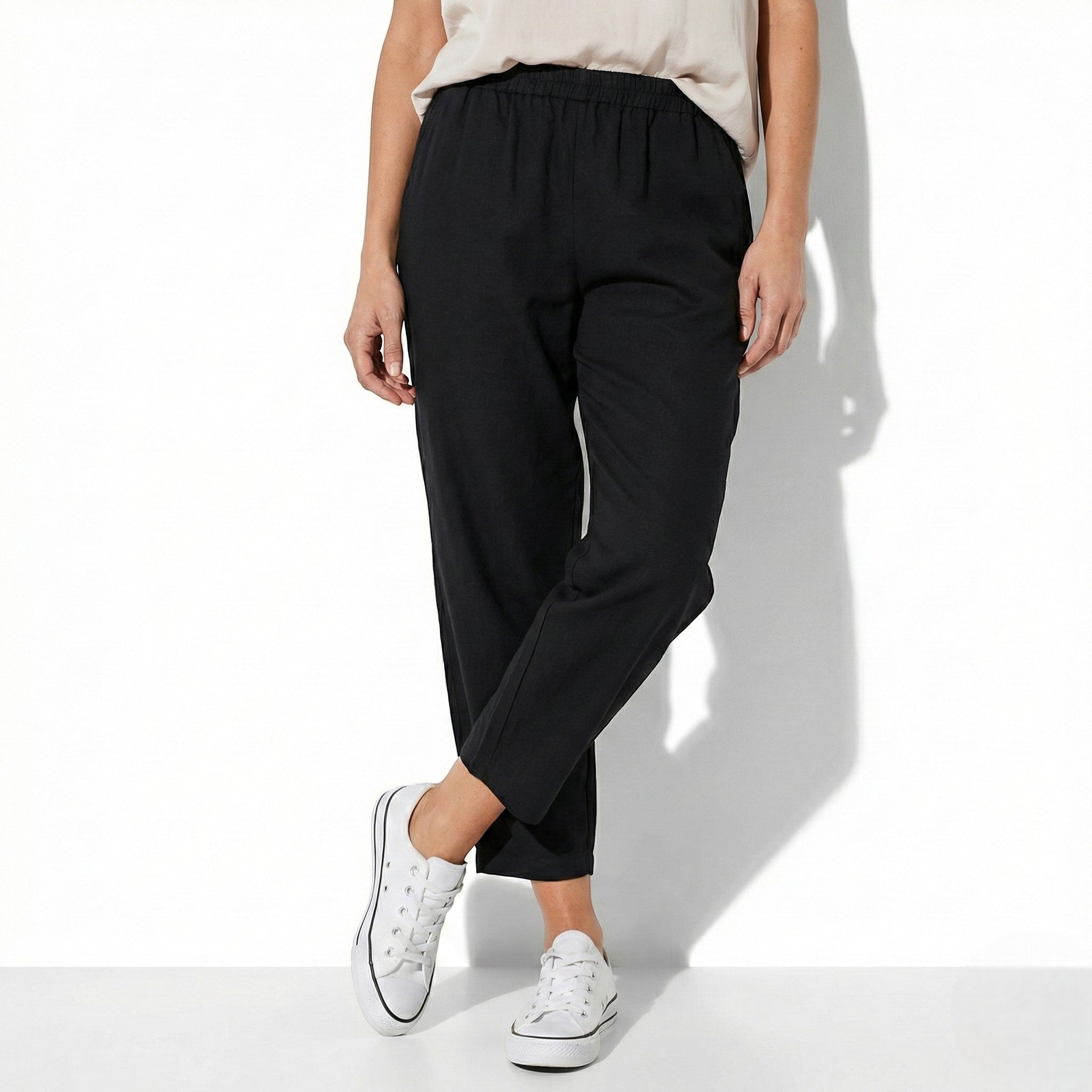 Amelia - Women's Relaxed Fit Drawstring Trousers - Trousers - Black - Parker&Brooks