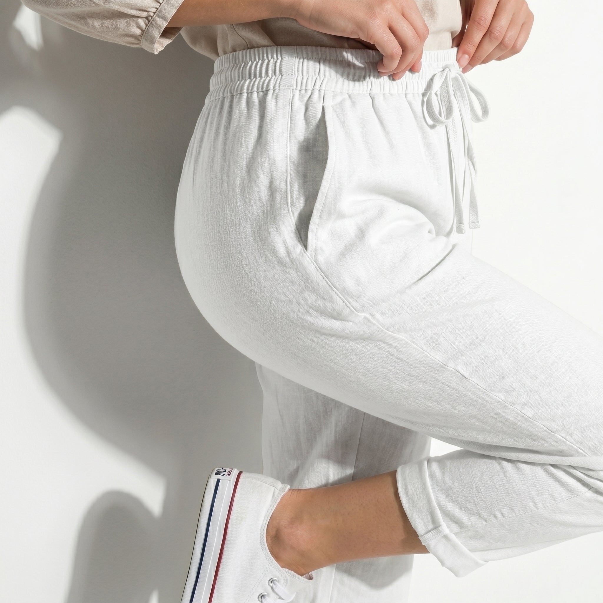 Amelia - Women's Relaxed Fit Drawstring Trousers - Trousers - White - Parker&Brooks