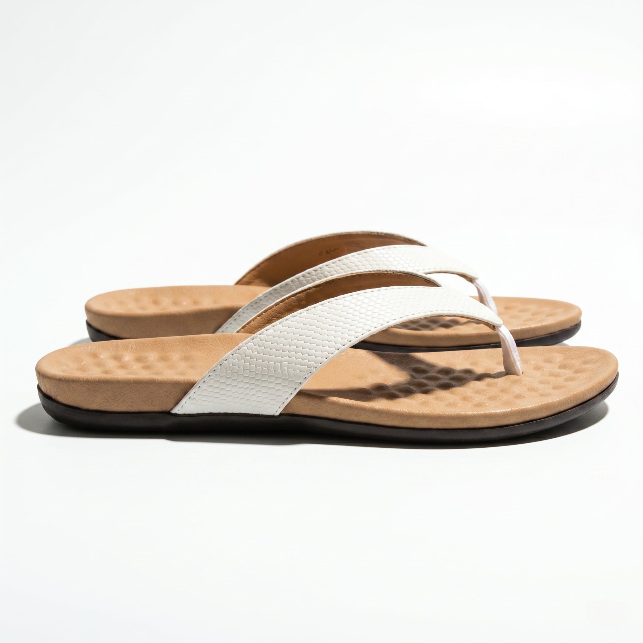 Chloe - Women's Orthopedic Flat Sandals - Sandal - White - Parker&Brooks