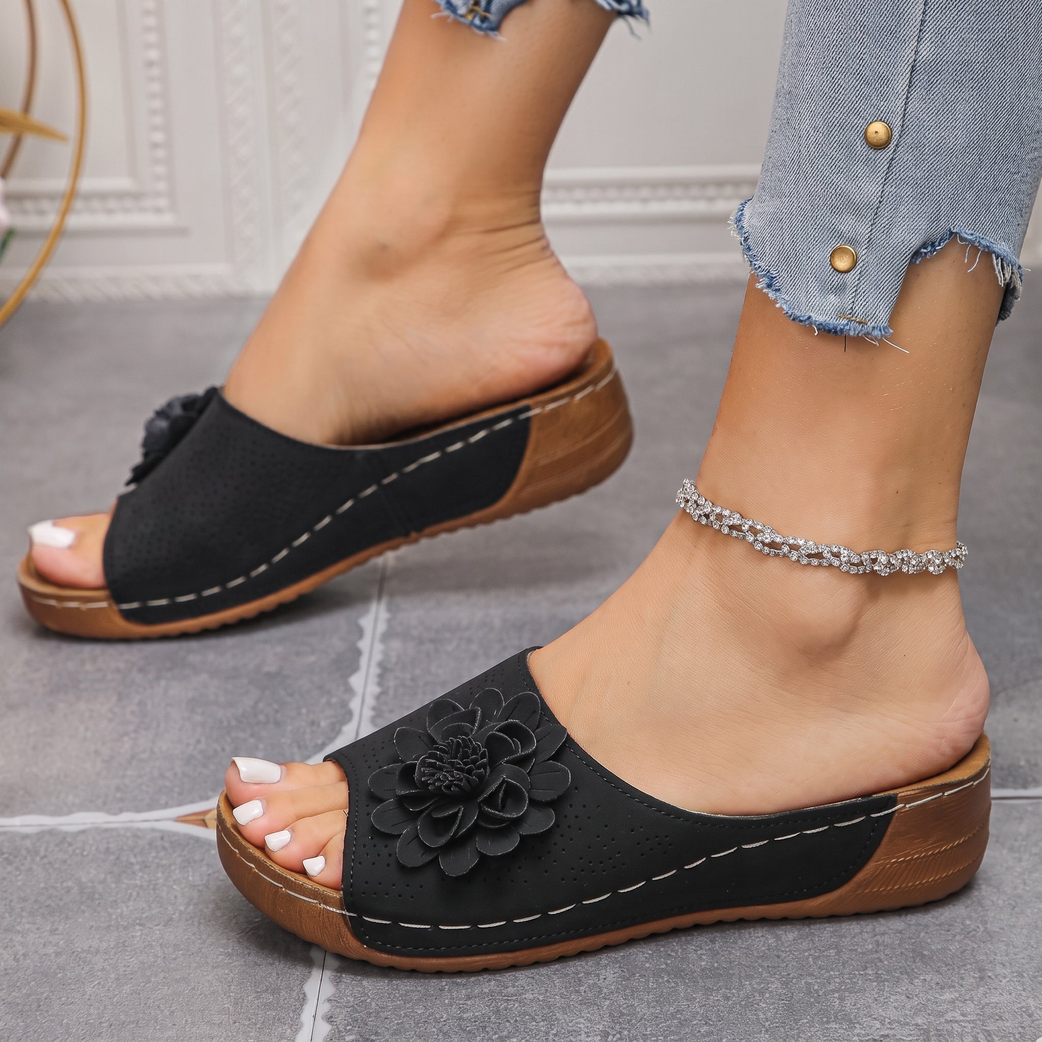 Johanna – Women's Orthopedic Floral Detail Wedge Sandals - Sandals - Black - Parker&Brooks