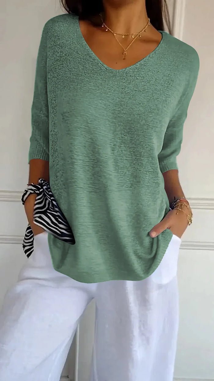 Juna – Elegant V-Neck Knitted Top