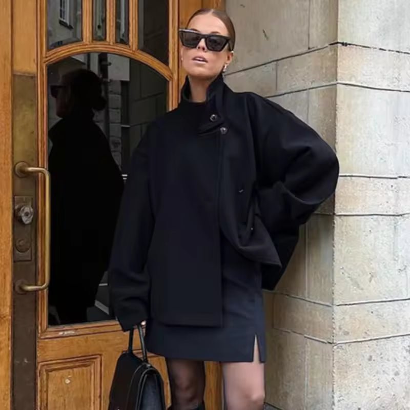 Lena – Short Jacket with Single-Breasted Closure
