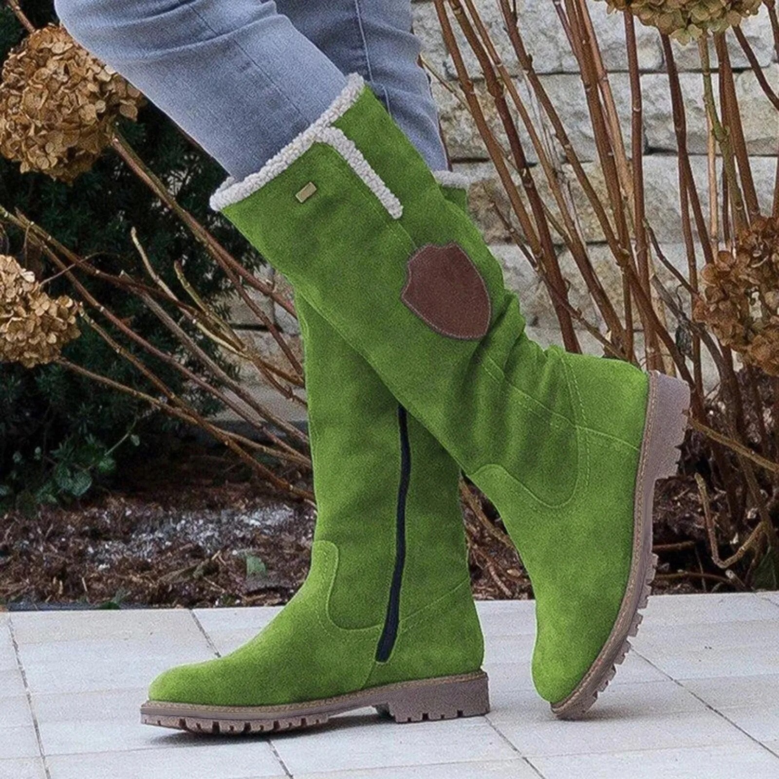 Lena – Lined Winter Boots with Decorative Patch Accent