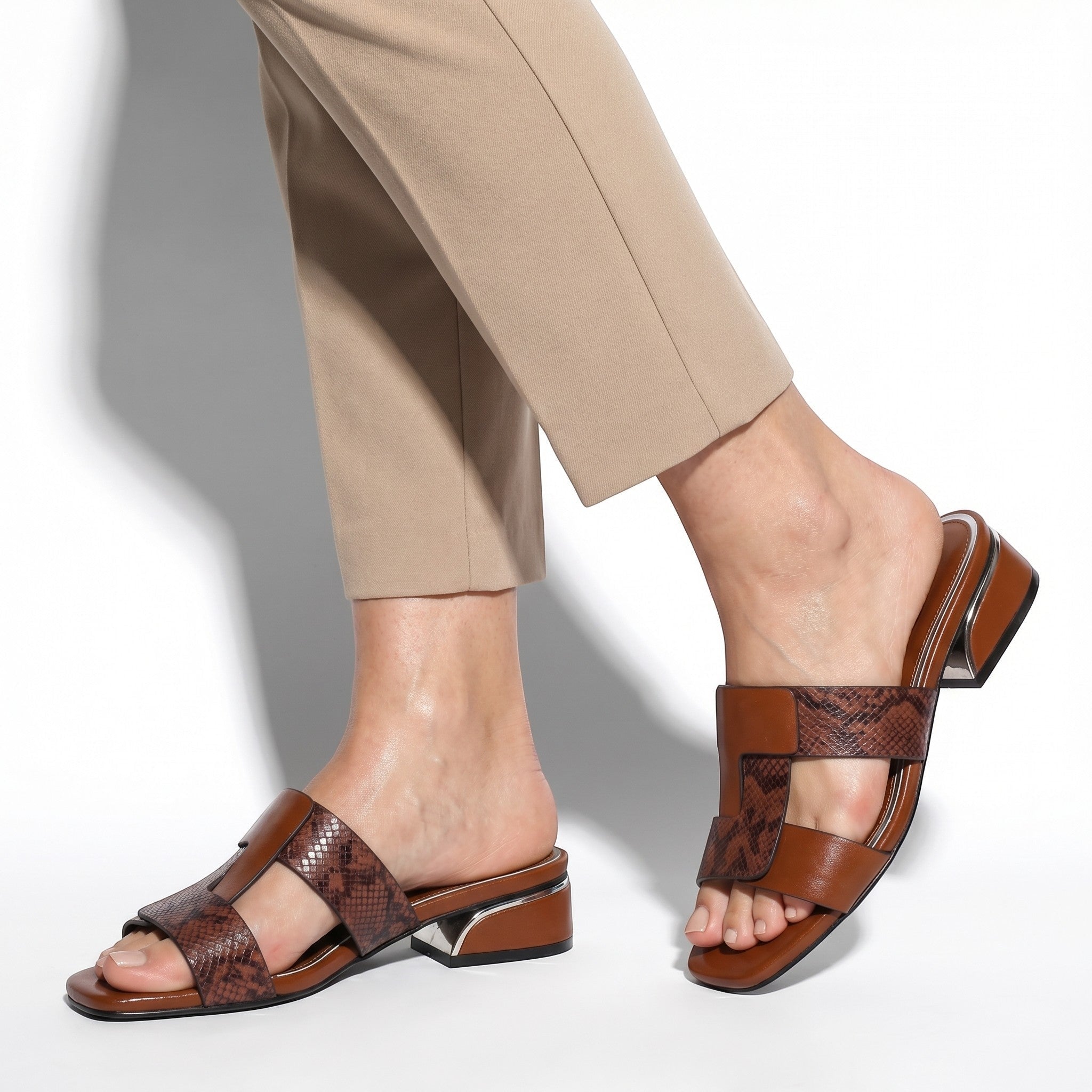 Sophie - Women's Strap Sandals - Sandals - Brown - Parker&Brooks