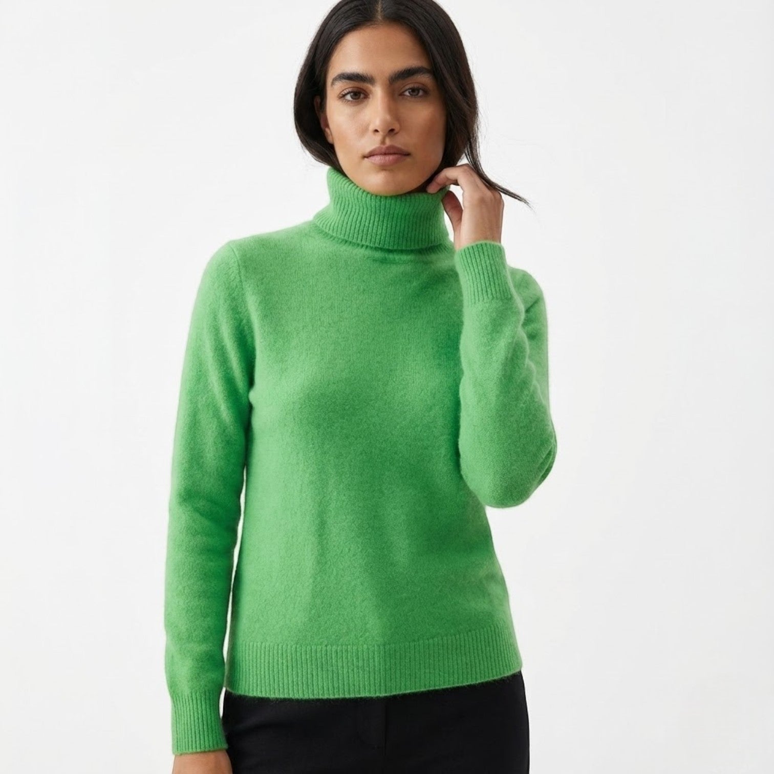 Mira – Women's Wool Turtleneck Sweater
