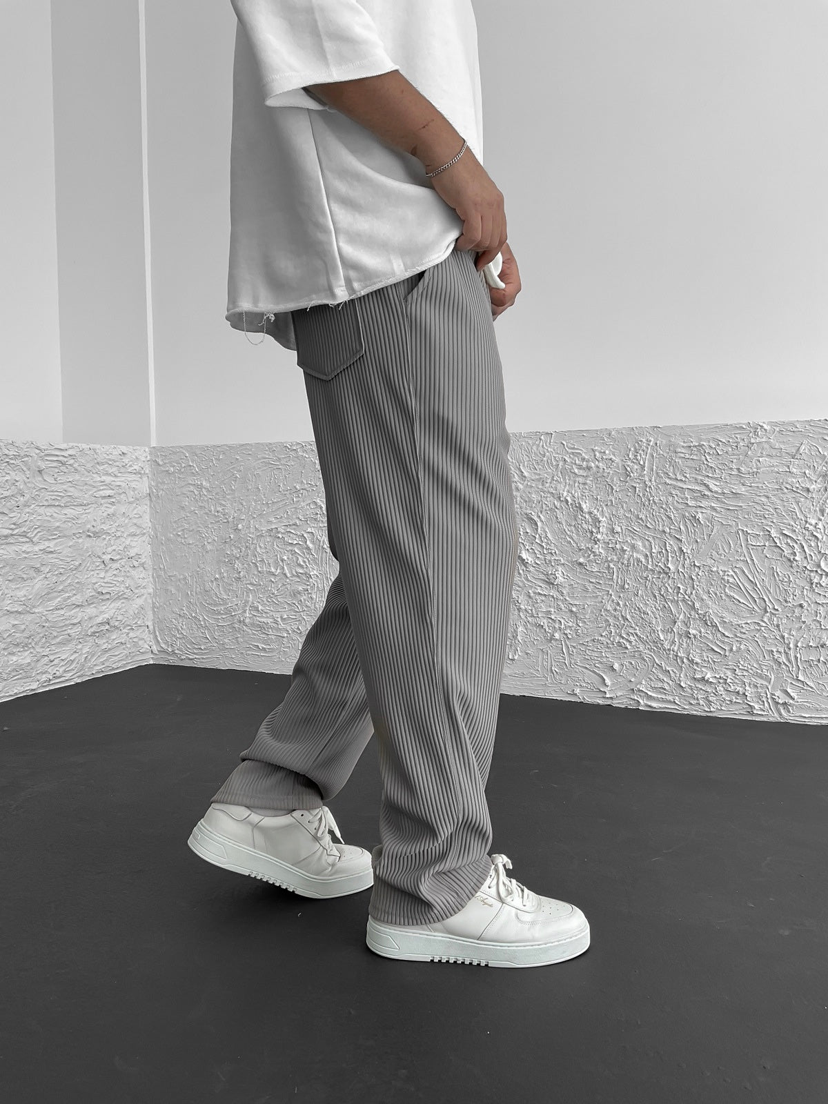 Xaver – Relaxed Ribbed Trousers