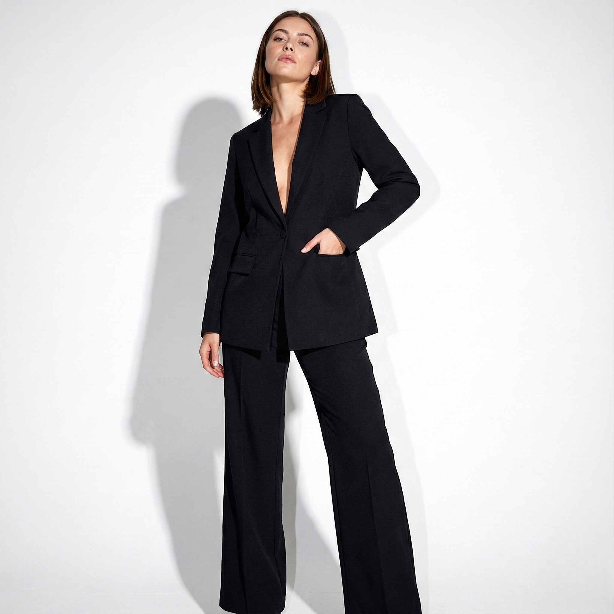 Amber - Women’s Structured Blazer & Slim-Fit Trouser