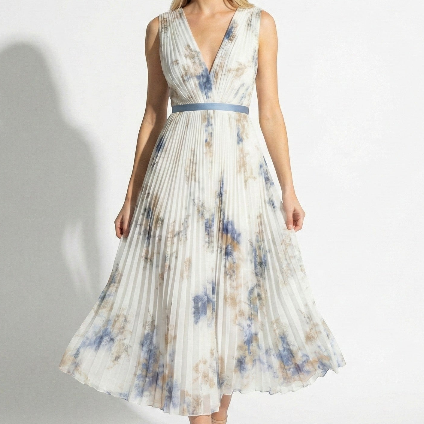 Lily - Women's V-Neck Pleated Maxi Dress with Floral Print