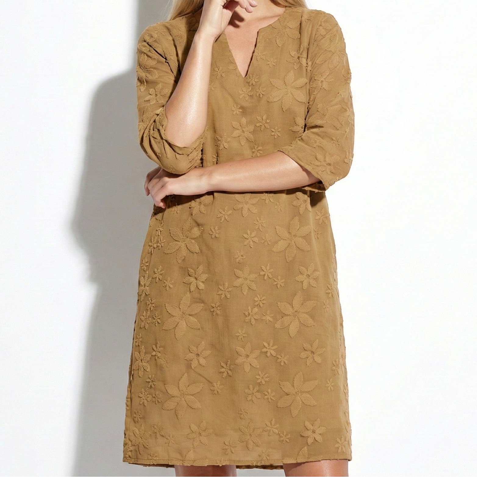 Amber - Women's Floral V-Neck Midi Dress with Half Sleeves