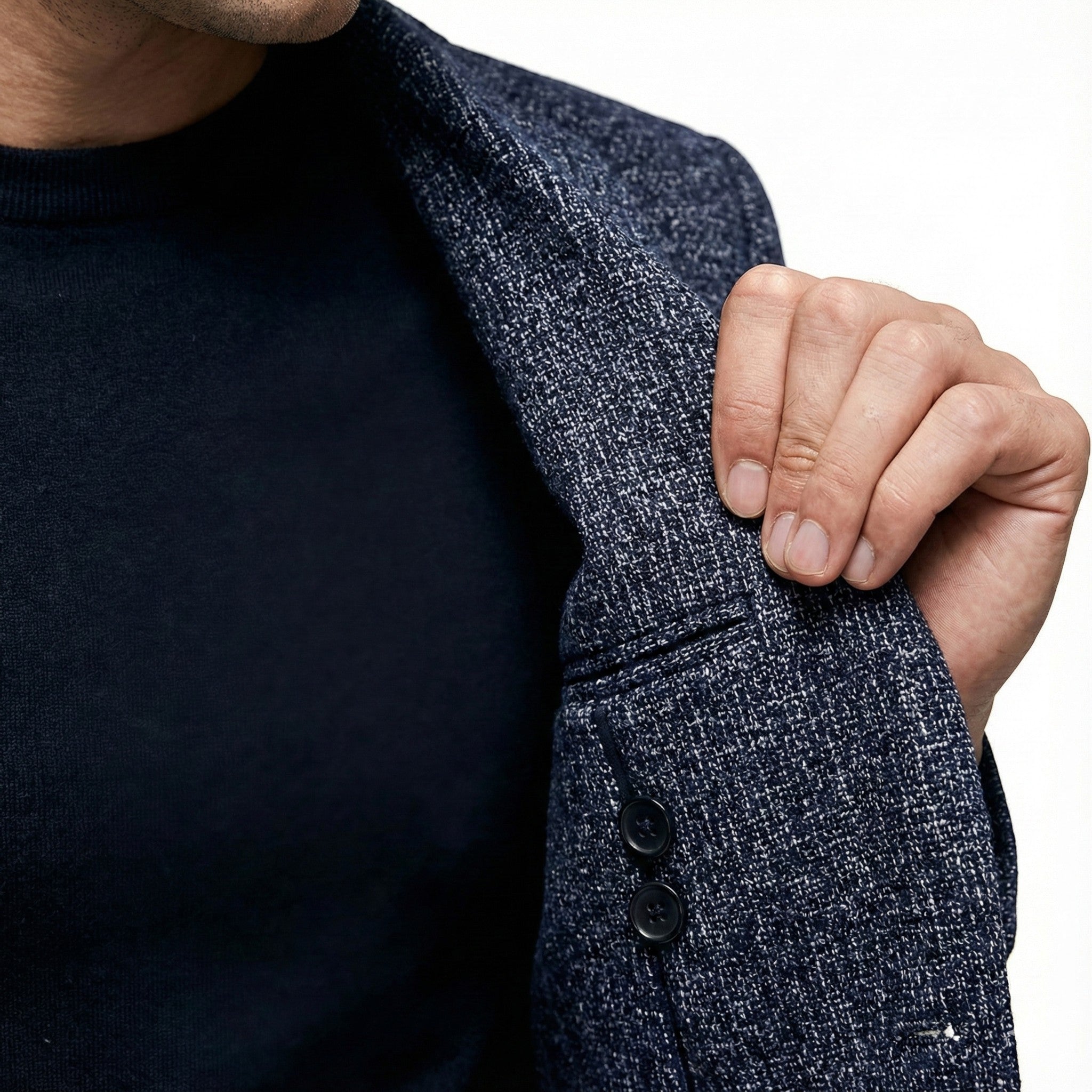 Men’s Slim Fit Textured Blazer with Two-Button Closure and Flap Pockets