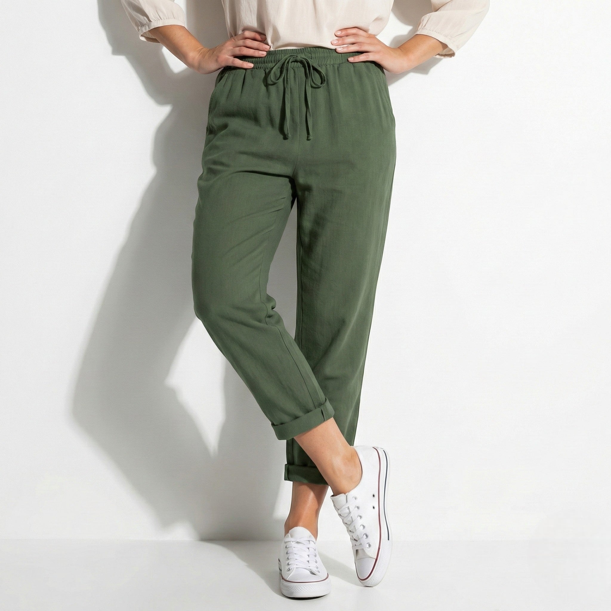 Amelia - Women's Relaxed Fit Drawstring Trousers - Trousers - Green - Parker&Brooks