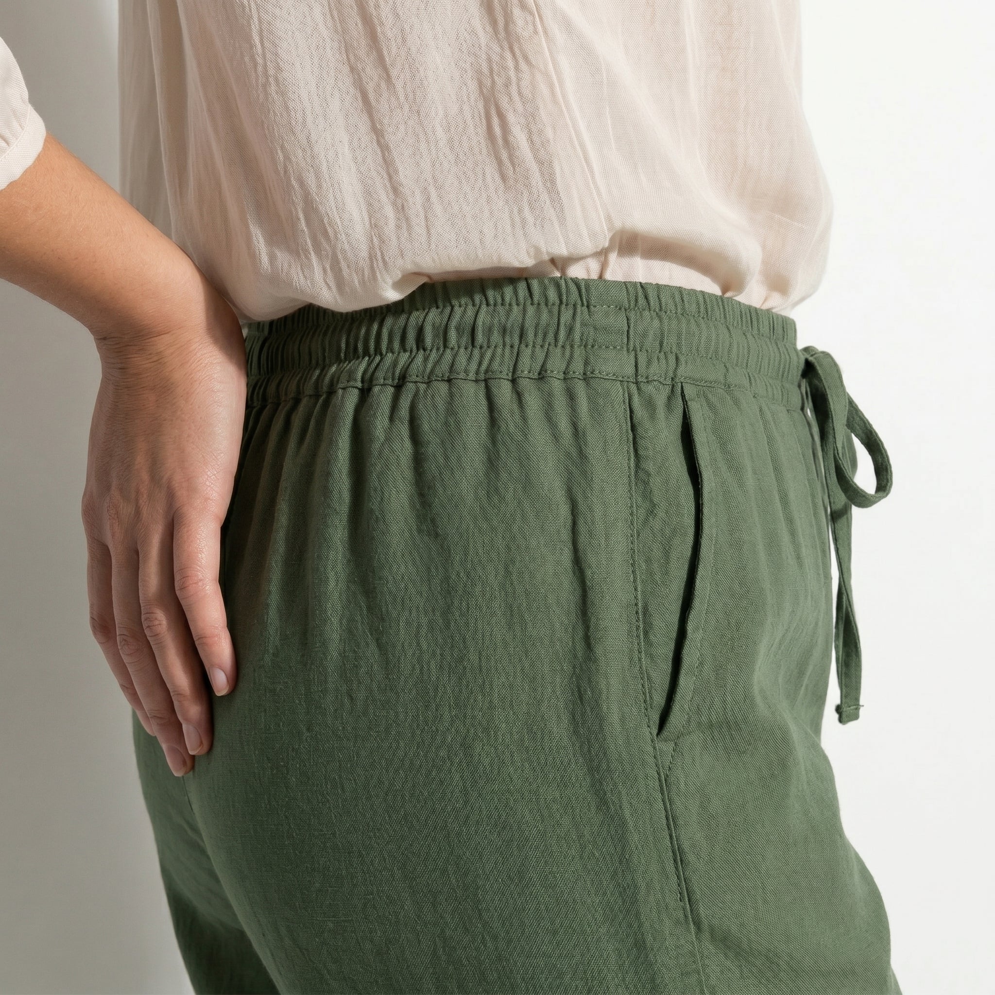 Amelia - Women's Relaxed Fit Drawstring Trousers - Trousers - Green - Parker&Brooks