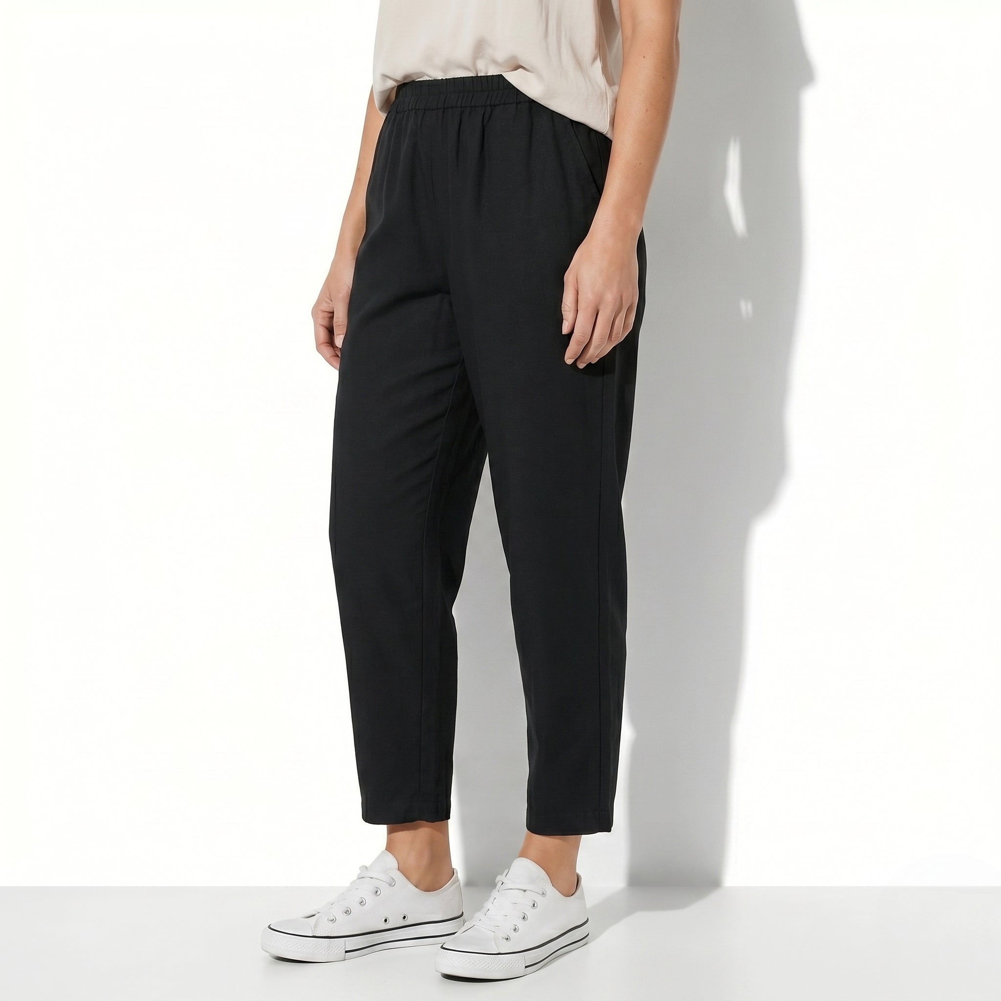 Amelia - Women's Relaxed Fit Drawstring Trousers - Trousers - Black - Parker&Brooks