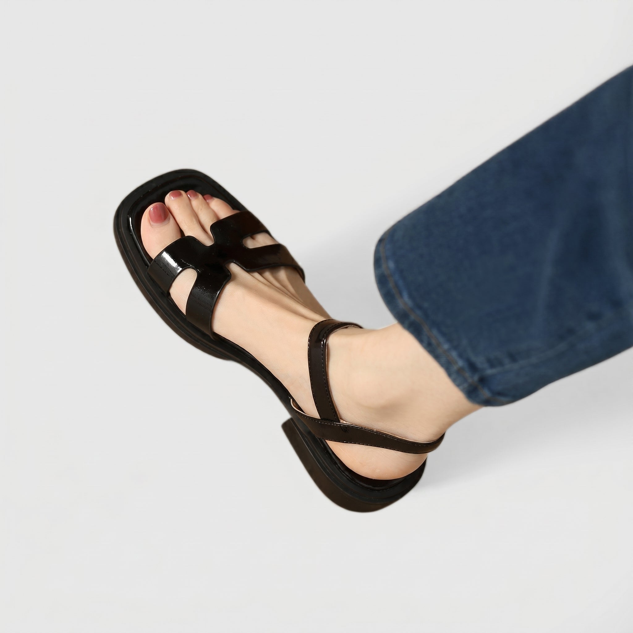 Brigitte - Women's Cross Strap Flat Sandals with Ankle Strap - Sandal - Black - Parker&Brooks