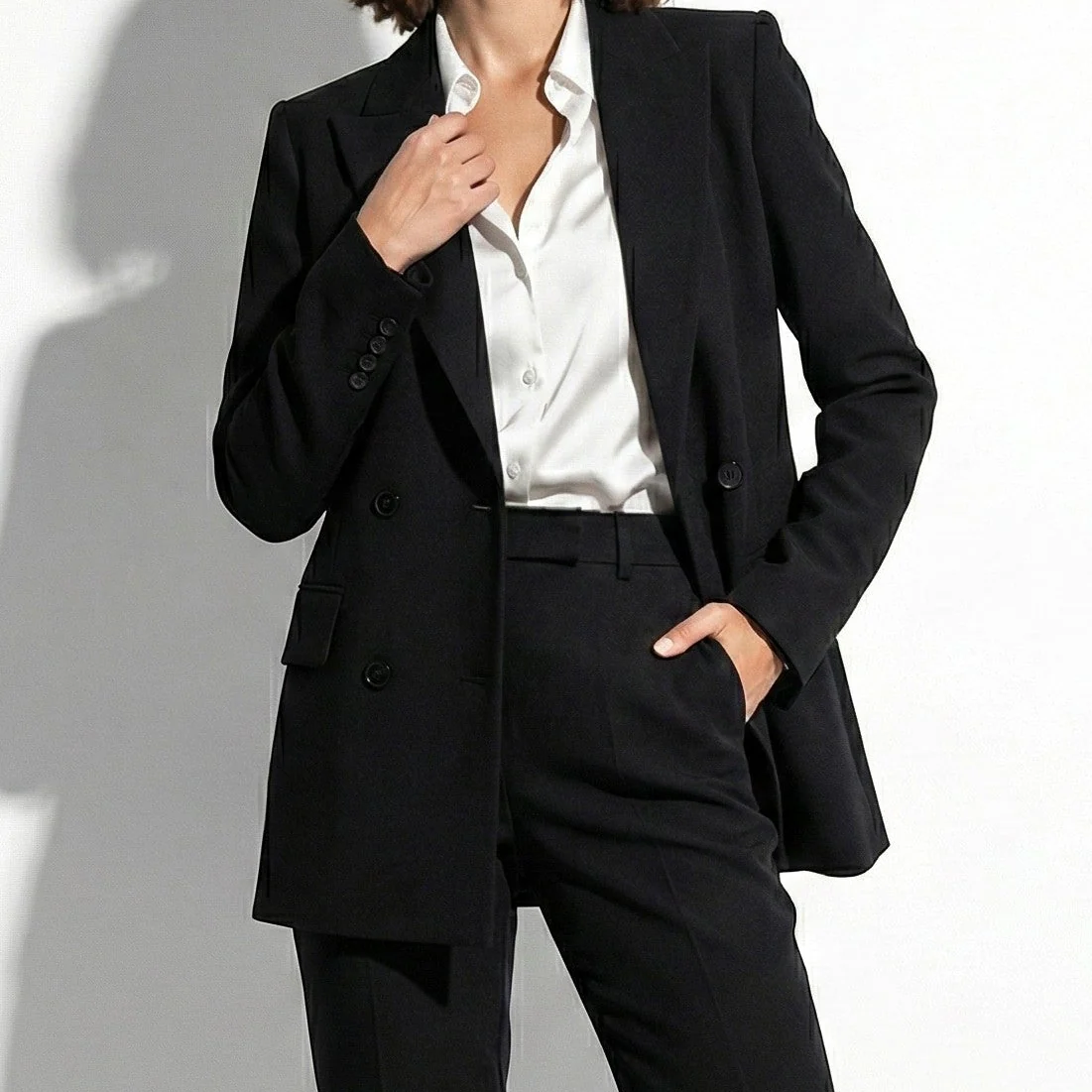 Phoebe – Women’s Tailored Blazer & Slim Trouser