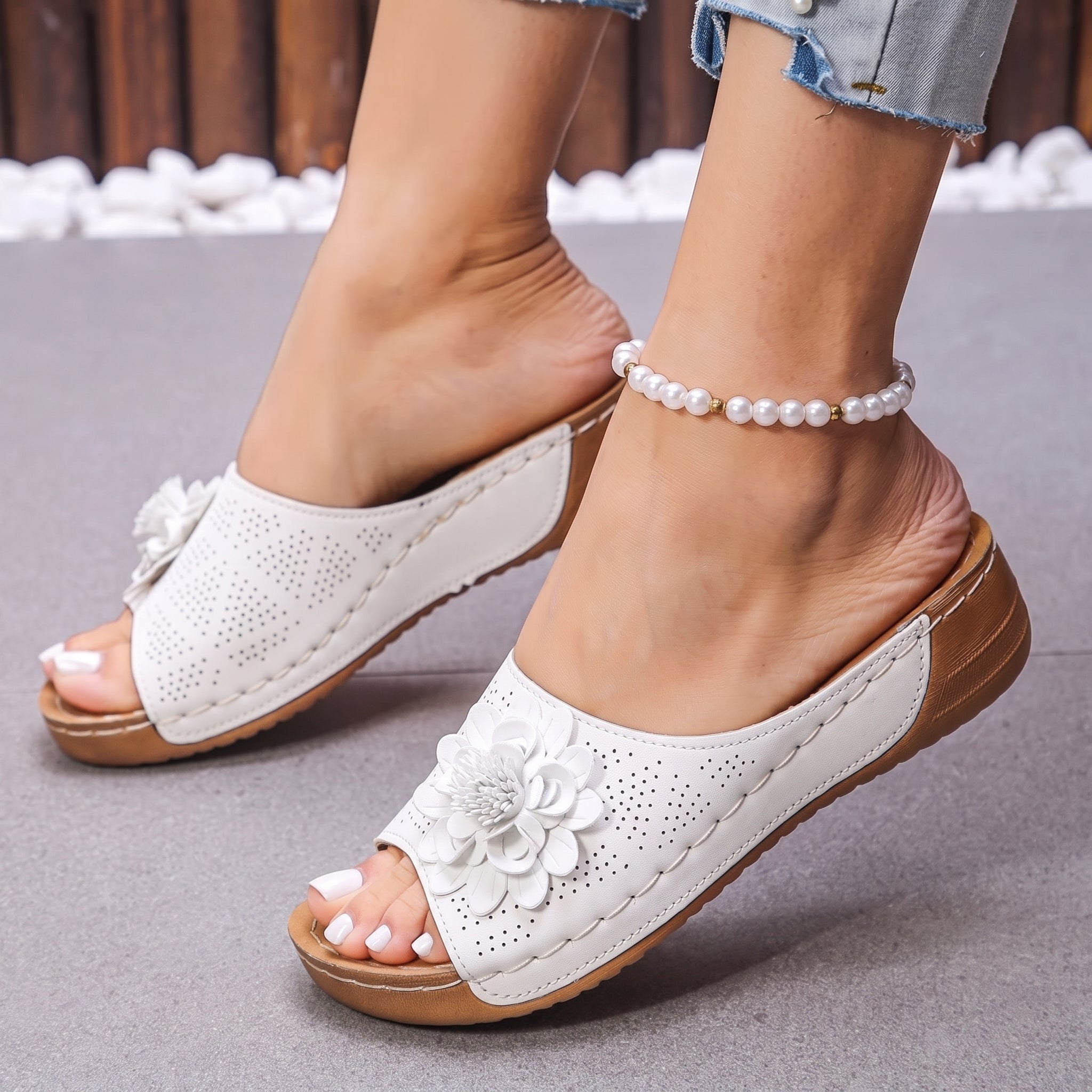 Johanna – Women's Orthopedic Floral Detail Wedge Sandals - Sandals - White - Parker&Brooks