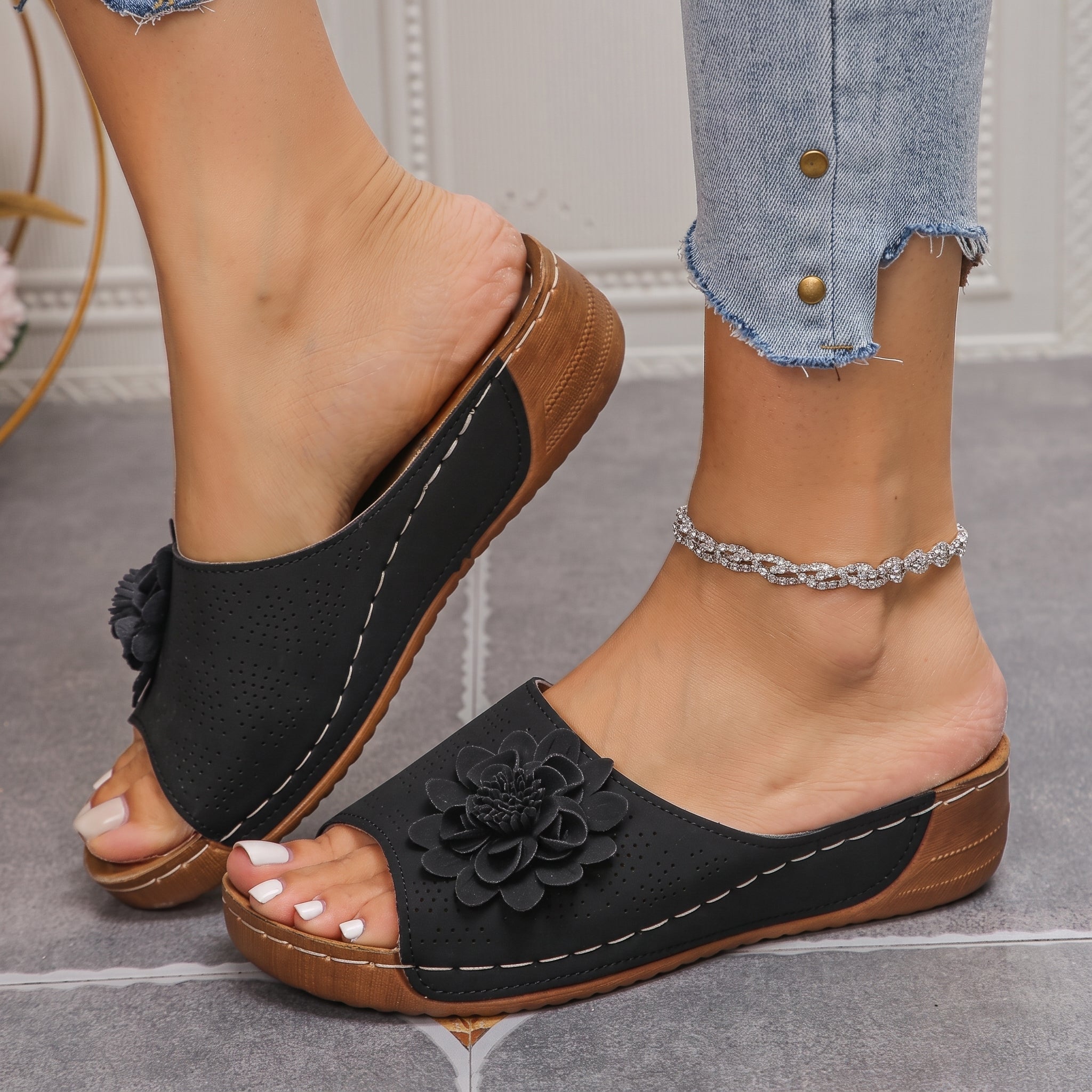 Johanna – Women's Orthopedic Floral Detail Wedge Sandals - Sandals - Black - Parker&Brooks