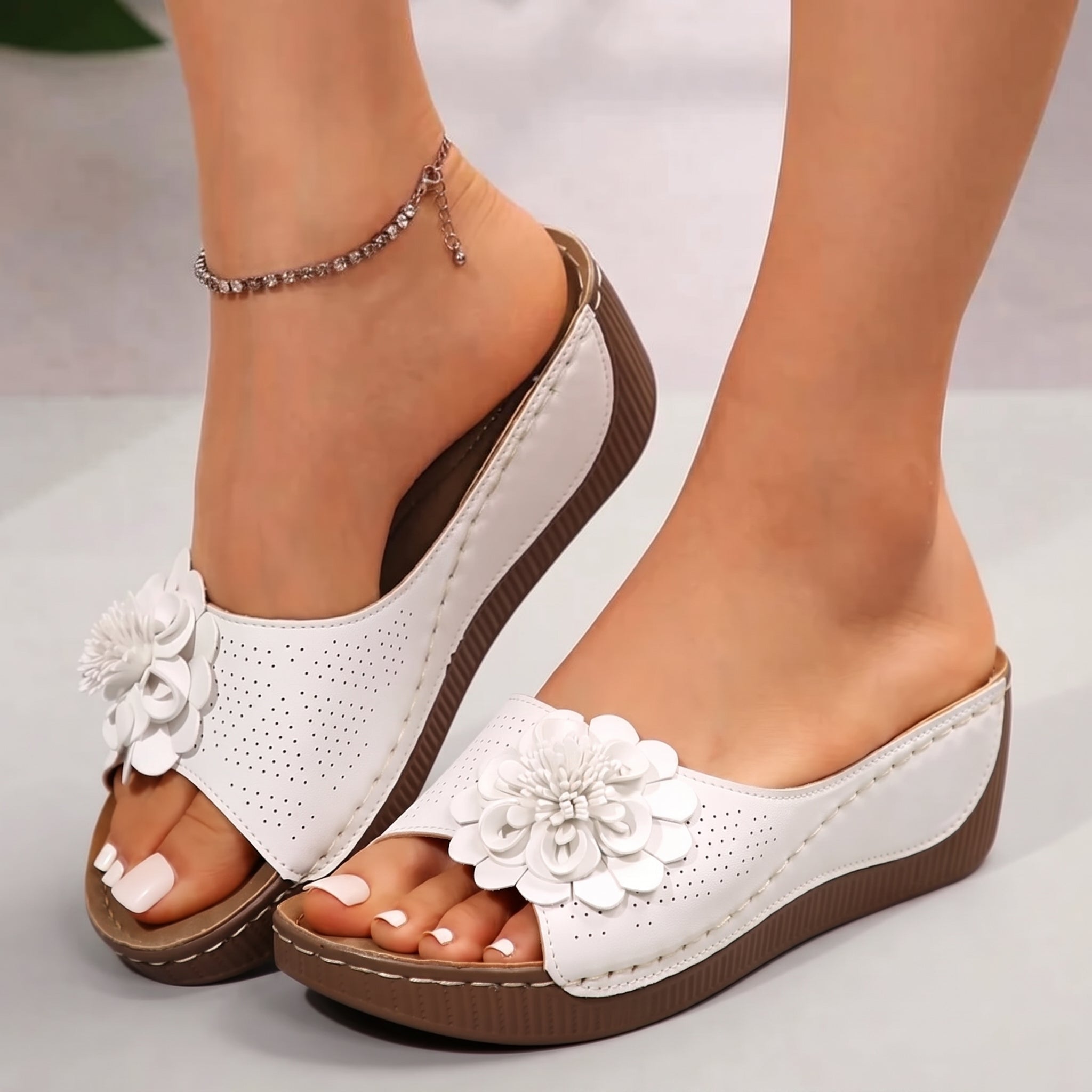 Johanna – Women's Orthopedic Floral Detail Wedge Sandals - Sandals - White - Parker&Brooks