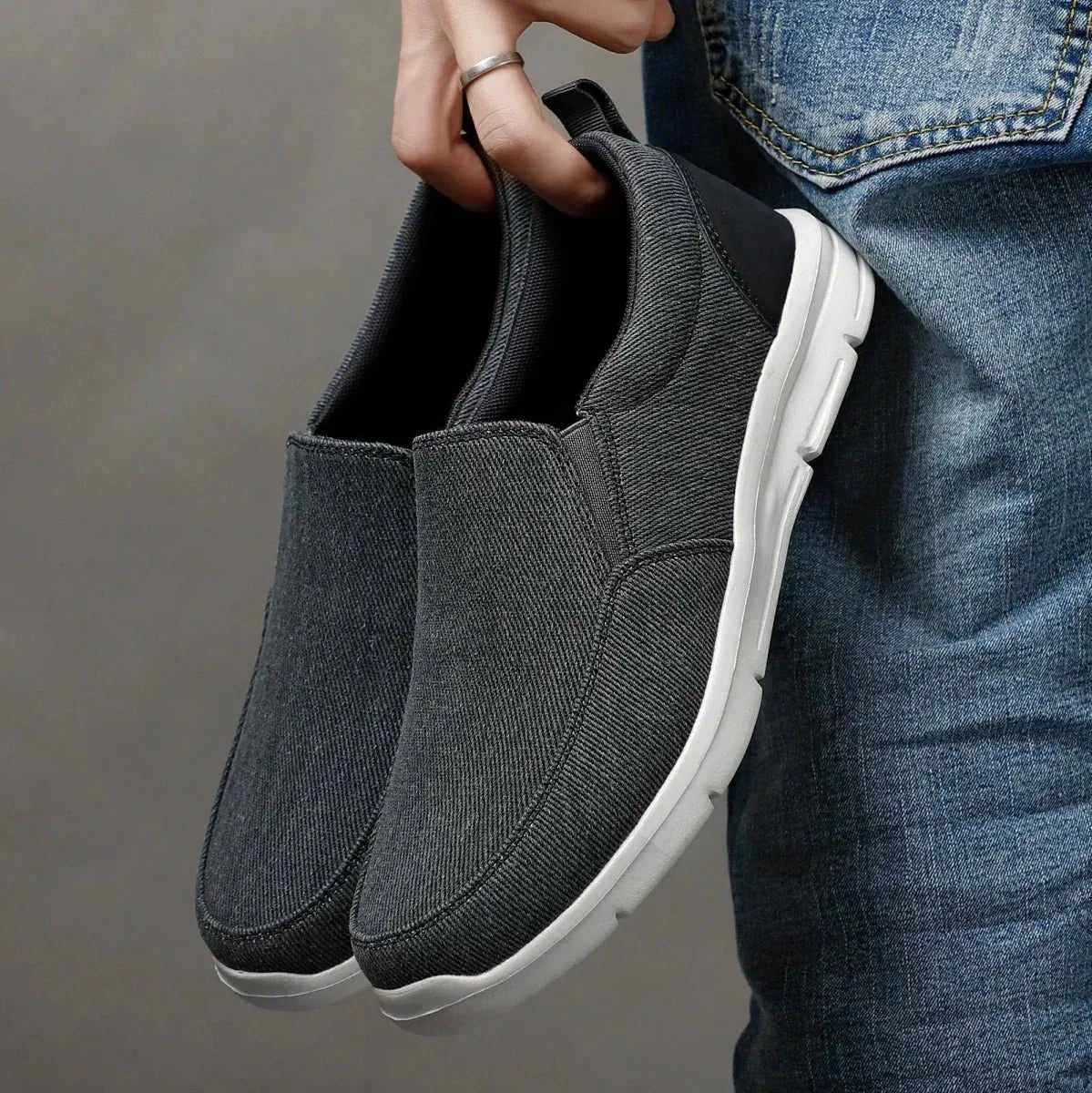 Jonas - Men's Orthopedic Slip - On Sneakers with Cushioned Sole - Trainers - Black - Parker&Brooks