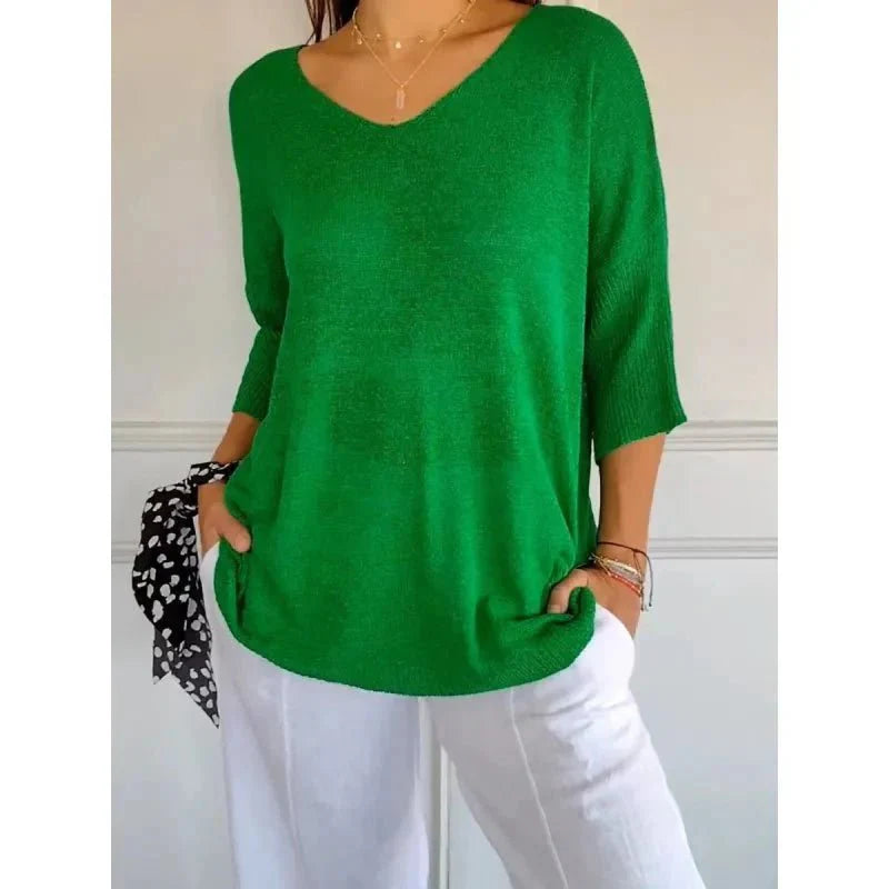 Juna – Elegant V-Neck Knitted Top