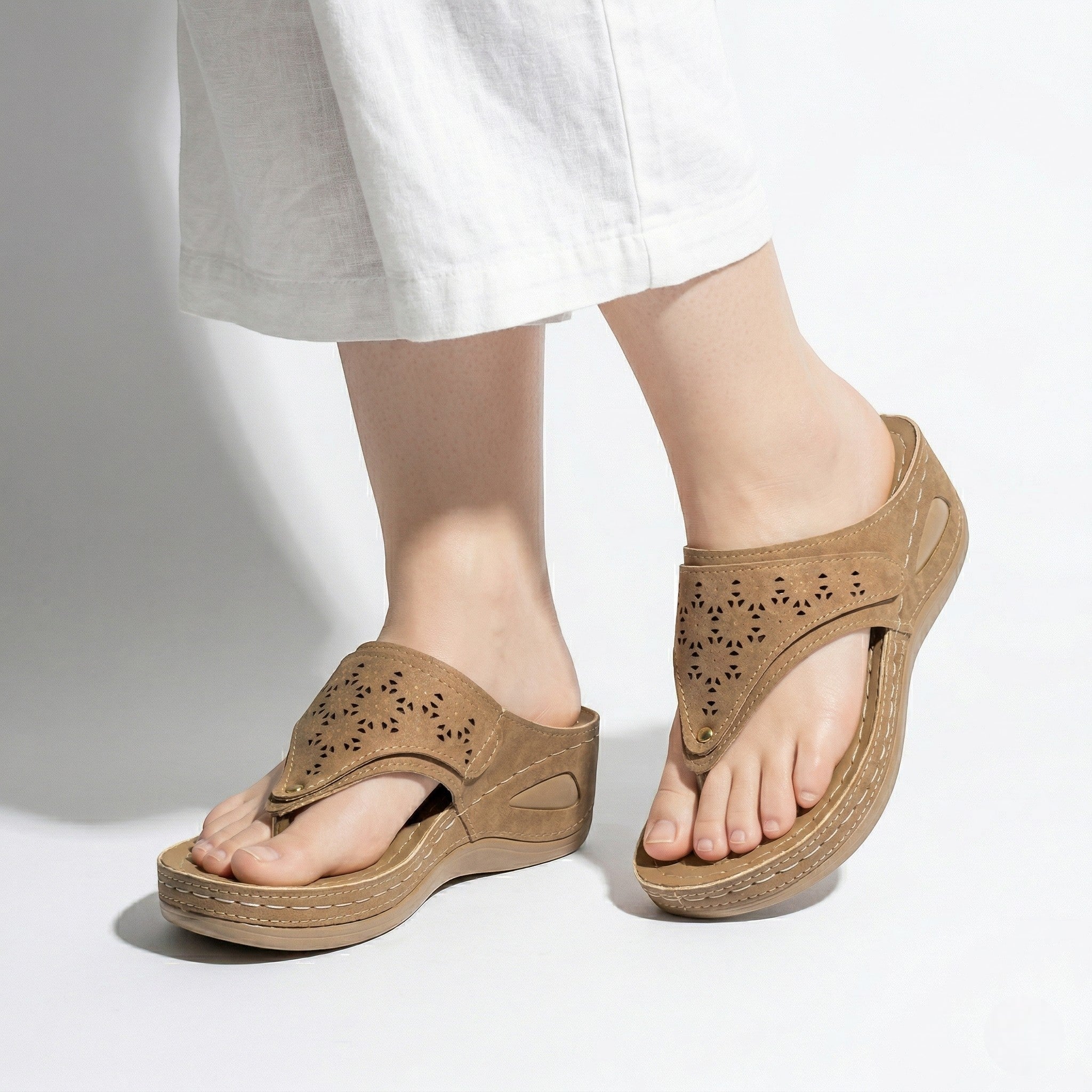 Layla - Women's Wedge Sandals with Cut - Out Detail - Sandal - Brown - Parker&Brooks