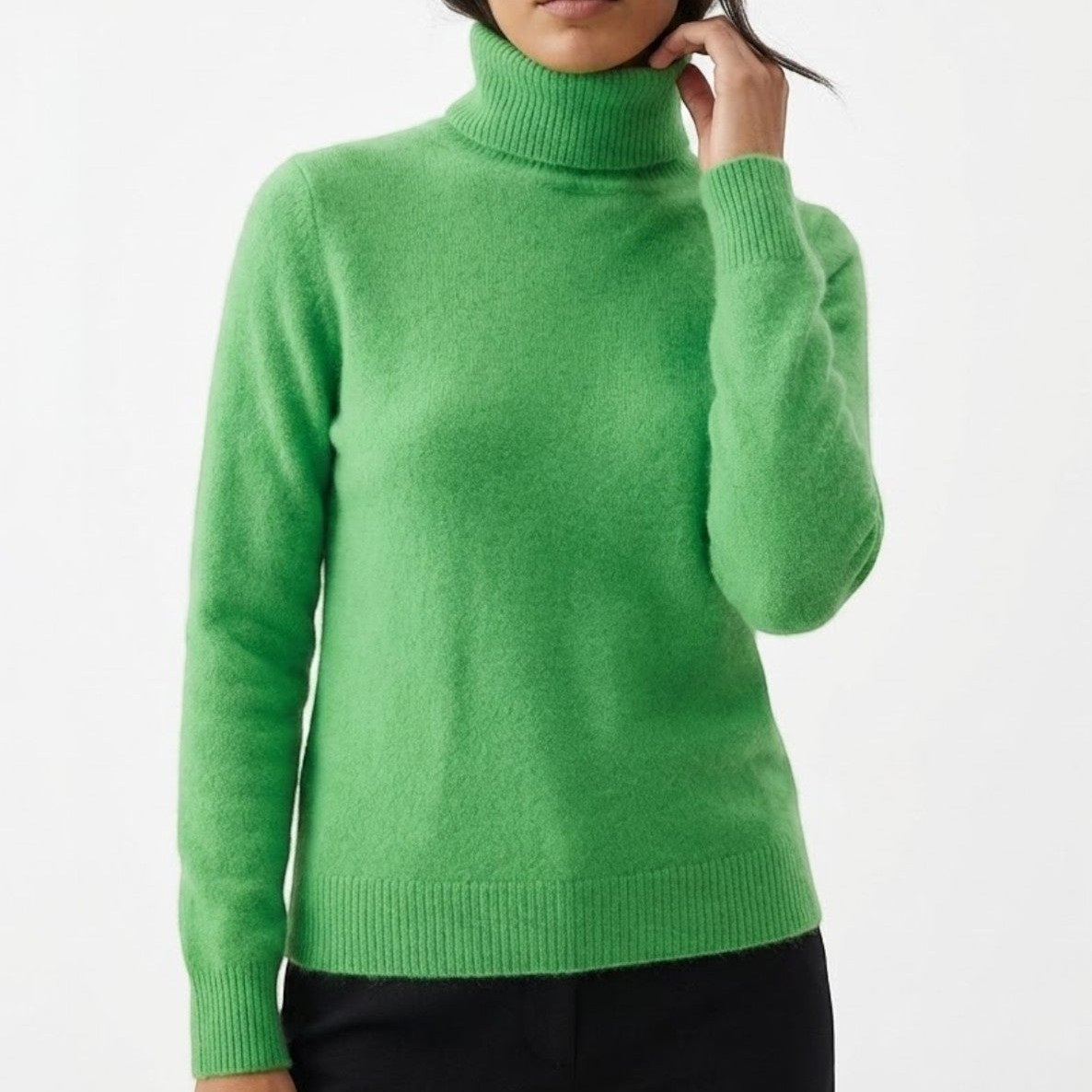 Mira – Women's Wool Turtleneck Sweater