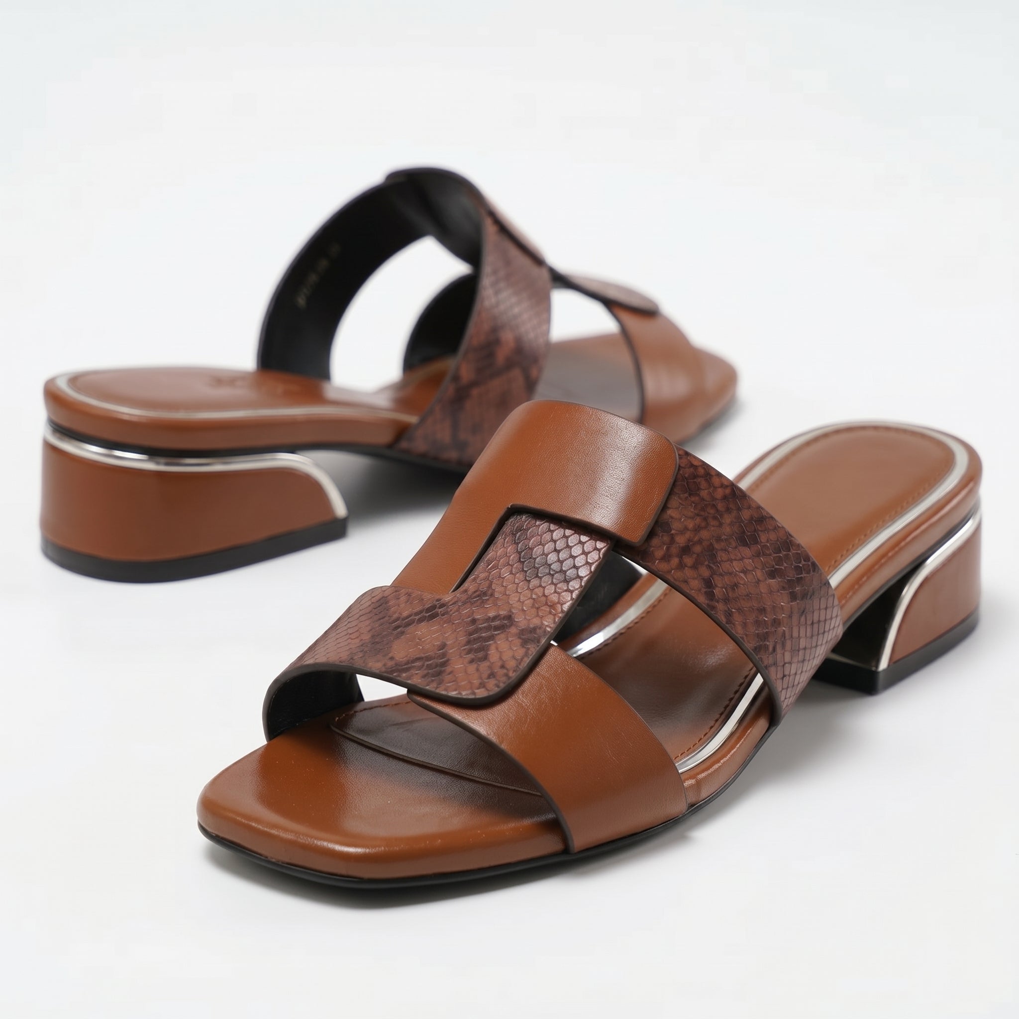 Sophie - Women's Strap Sandals - Sandals - Brown - Parker&Brooks