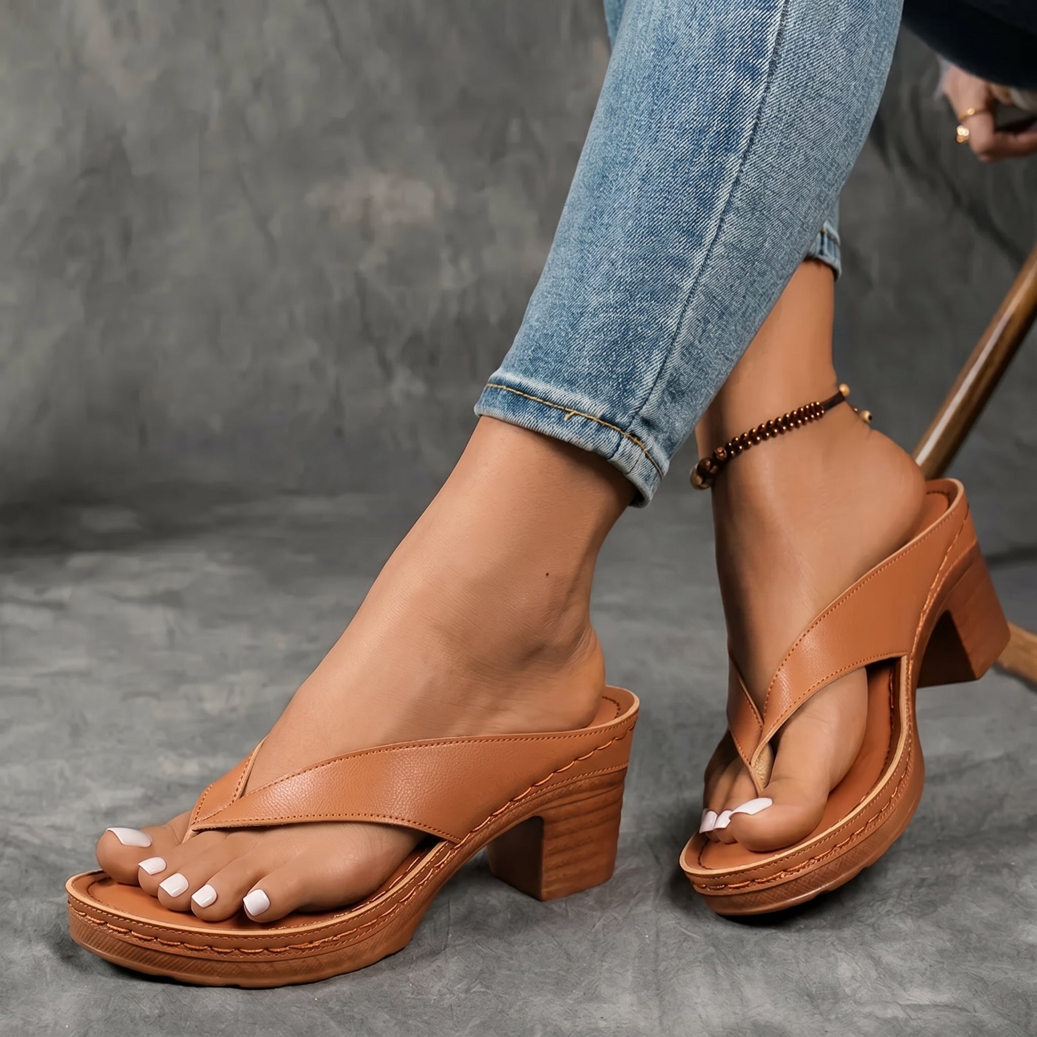Tara - Women's Block Heel Slip-On Sandals - Sandals - Brown - Parker&Brooks