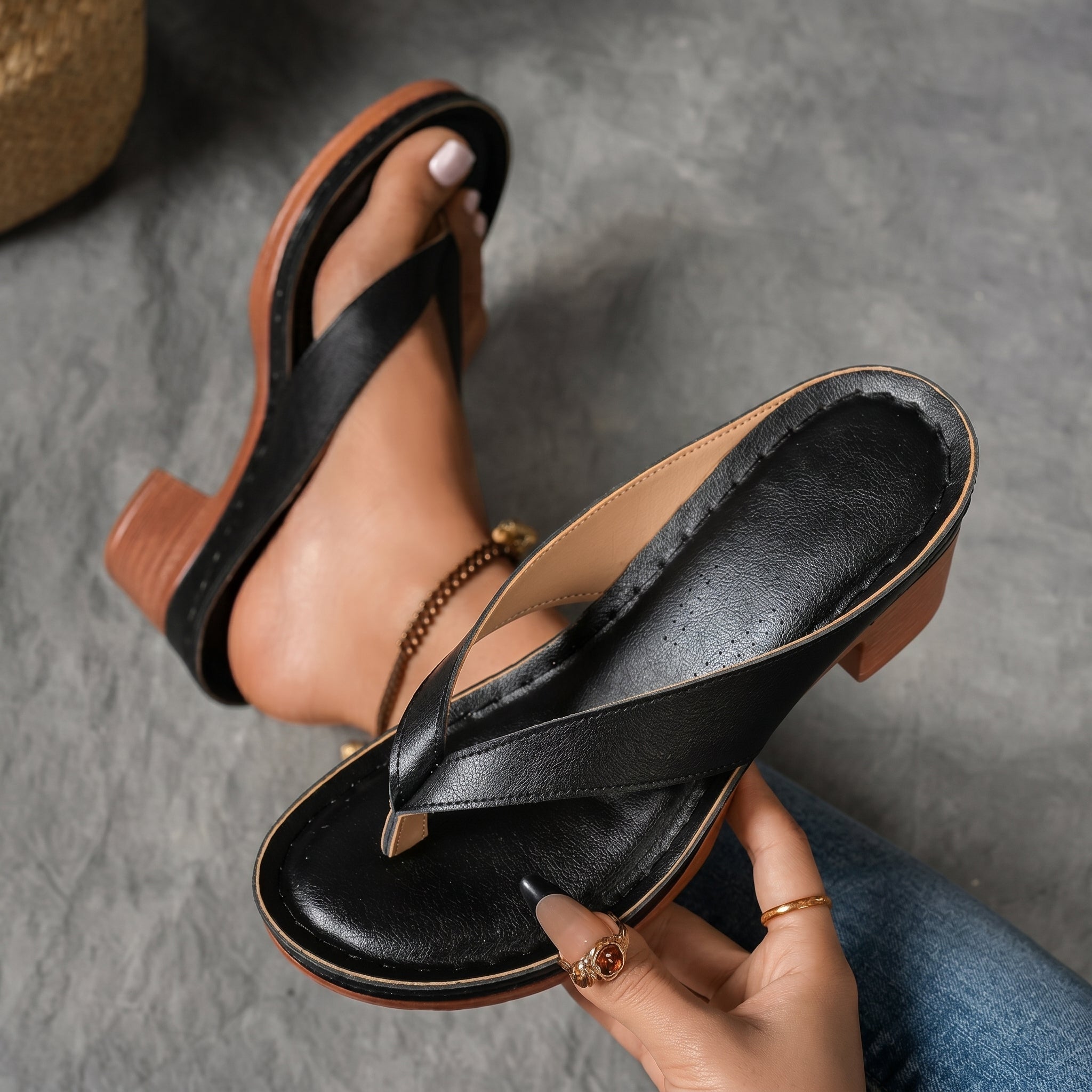 Tara - Women's Block Heel Slip-On Sandals - Sandals - Black - Parker&Brooks