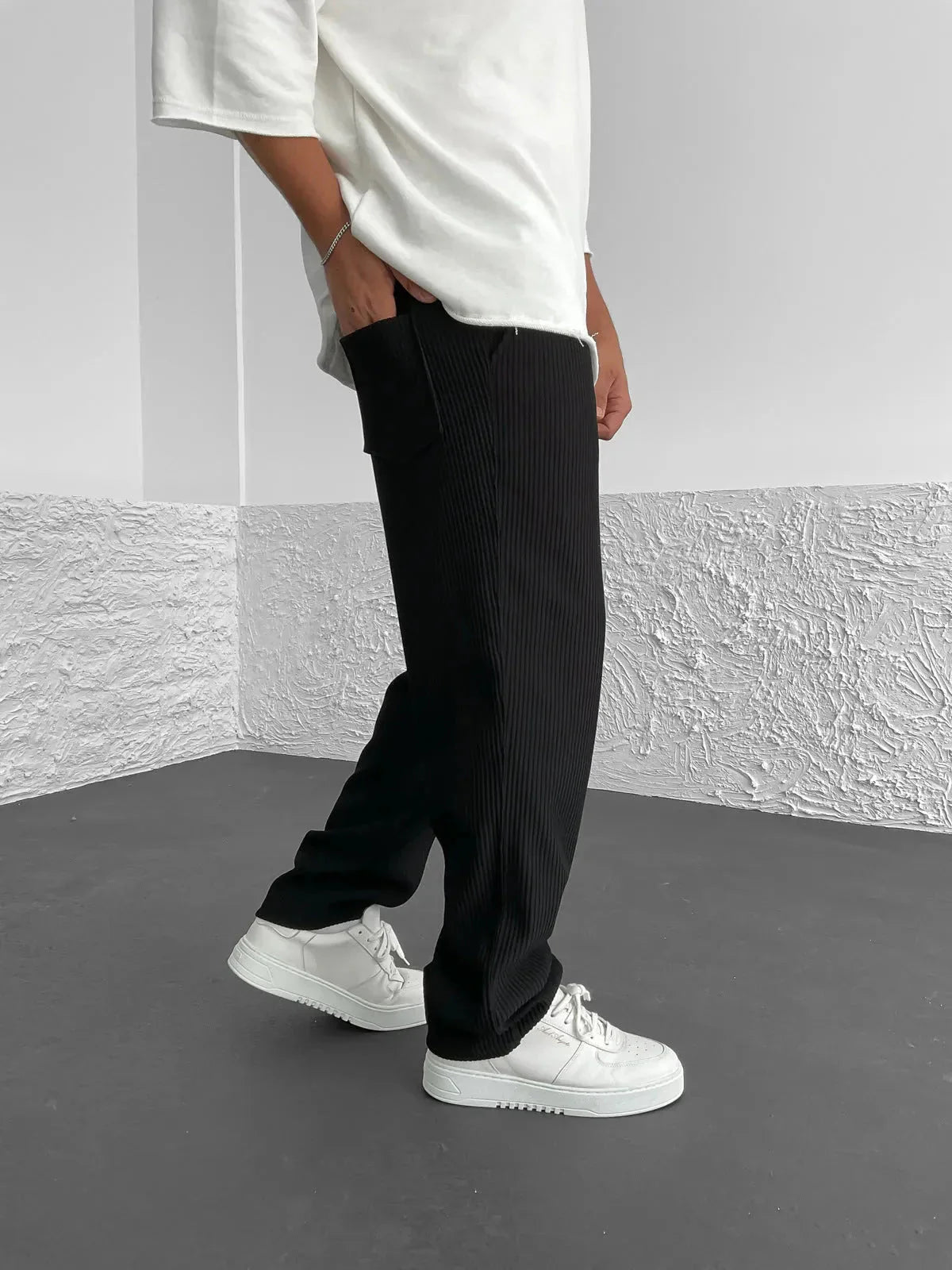 Xaver – Relaxed Ribbed Trousers
